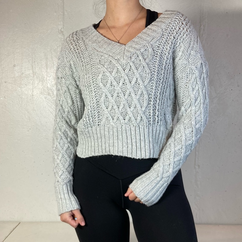 Light Gray Cropped V Neck Cable-Knit Sweater